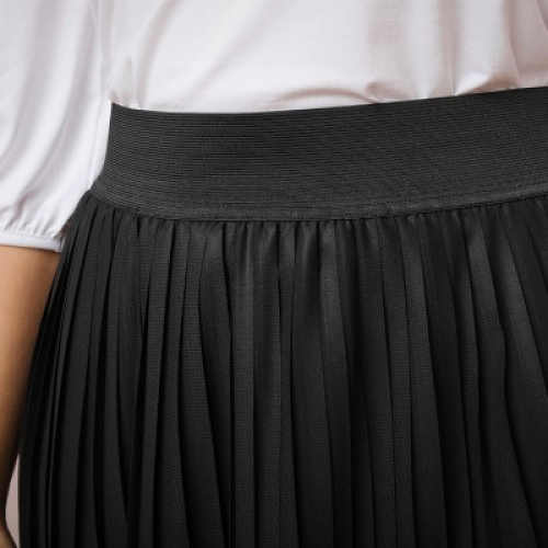 Černá plisovaná sukně s pasem na gumu