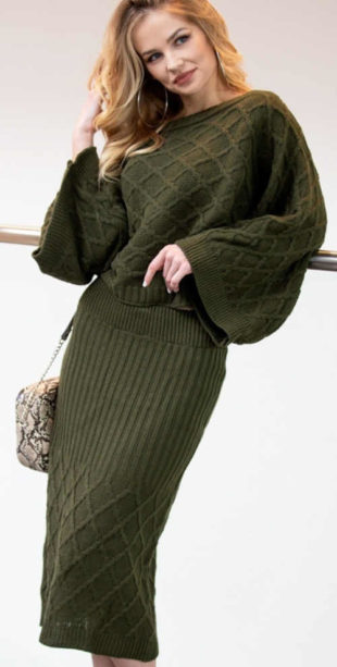 Pletený dámský kostým sukně a svetr