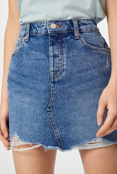 Modrá džínová sukně otrhaný okraj