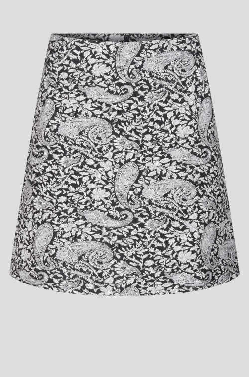 áčková sukně v krátké délce se vzorem