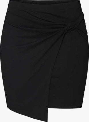 Krátká dámská moderní sukně s asymetrickým lemem