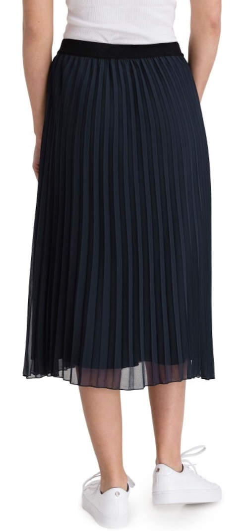 Jednobarevná černá plisovaná sukně s délkou pod kolena