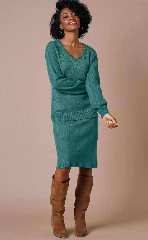 Jednobarevná pletená sukně v rovném střihu s pružným pasem