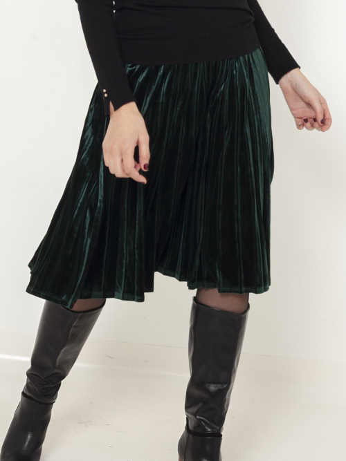 moderní skládaná zelená sukně