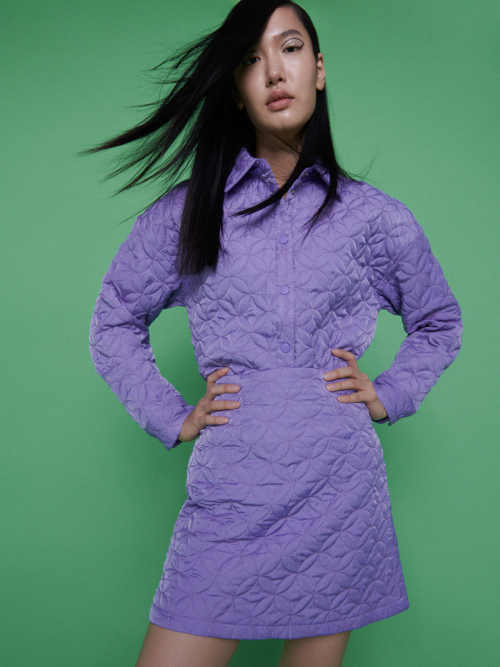 krátká fialová moderní sukně