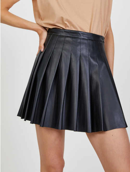koženková sukně v krátké délce