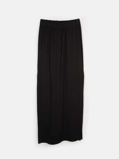 úzká černá dlouhá sukně