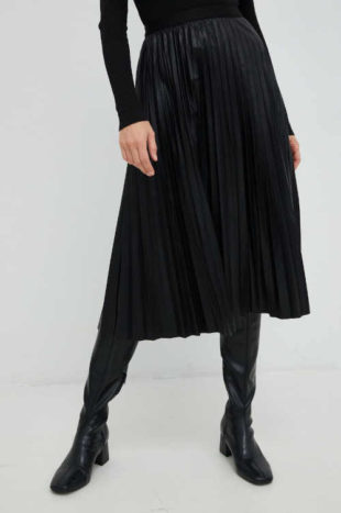 Černá plisovaná sukně v moderní a praktické midi délce