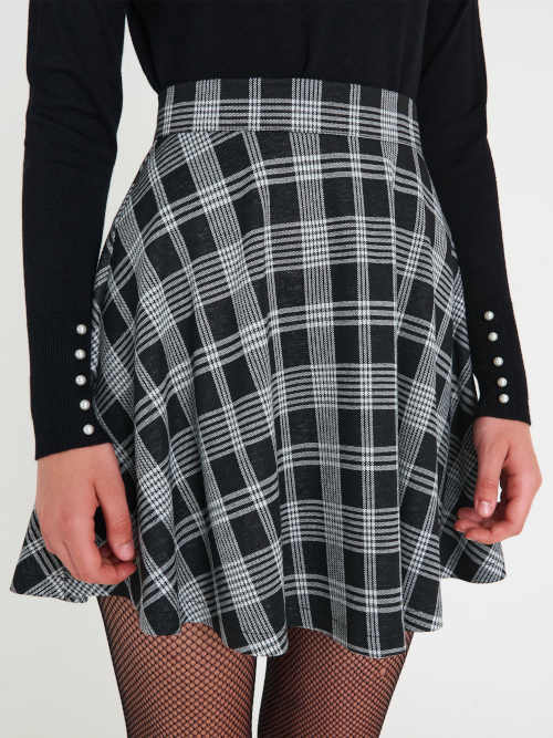 Černo-bílá dámská kostkovaná sukně v áčkovém střihu
