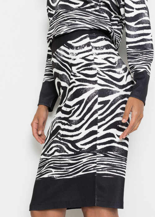 černo-bílá sukně ve vzoru zebra