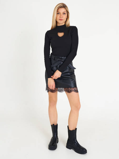 černá mini koženková sukně