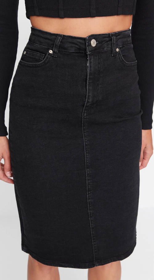 Levná černá džínová dámská sukně s délkou ke kolenům