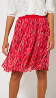 Červená skládaná áčková sukně z příjemného vzdušného voálu